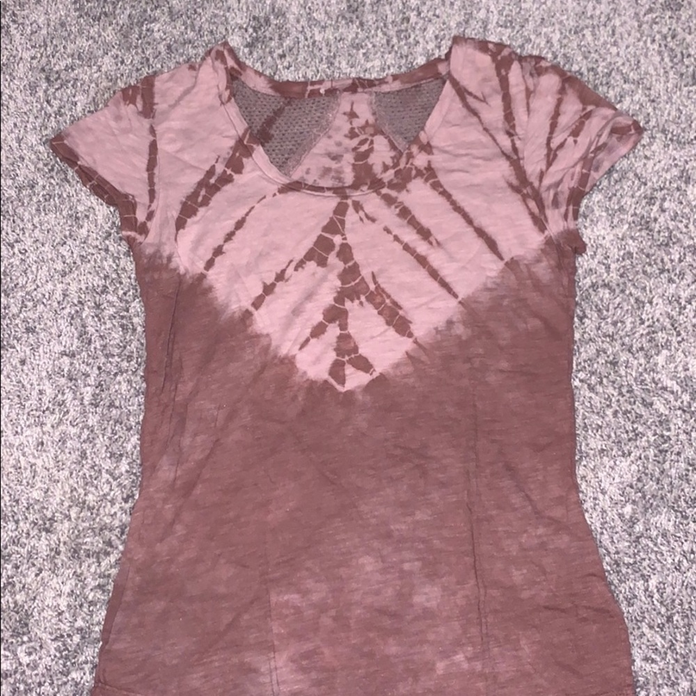 the buckle red t shirt